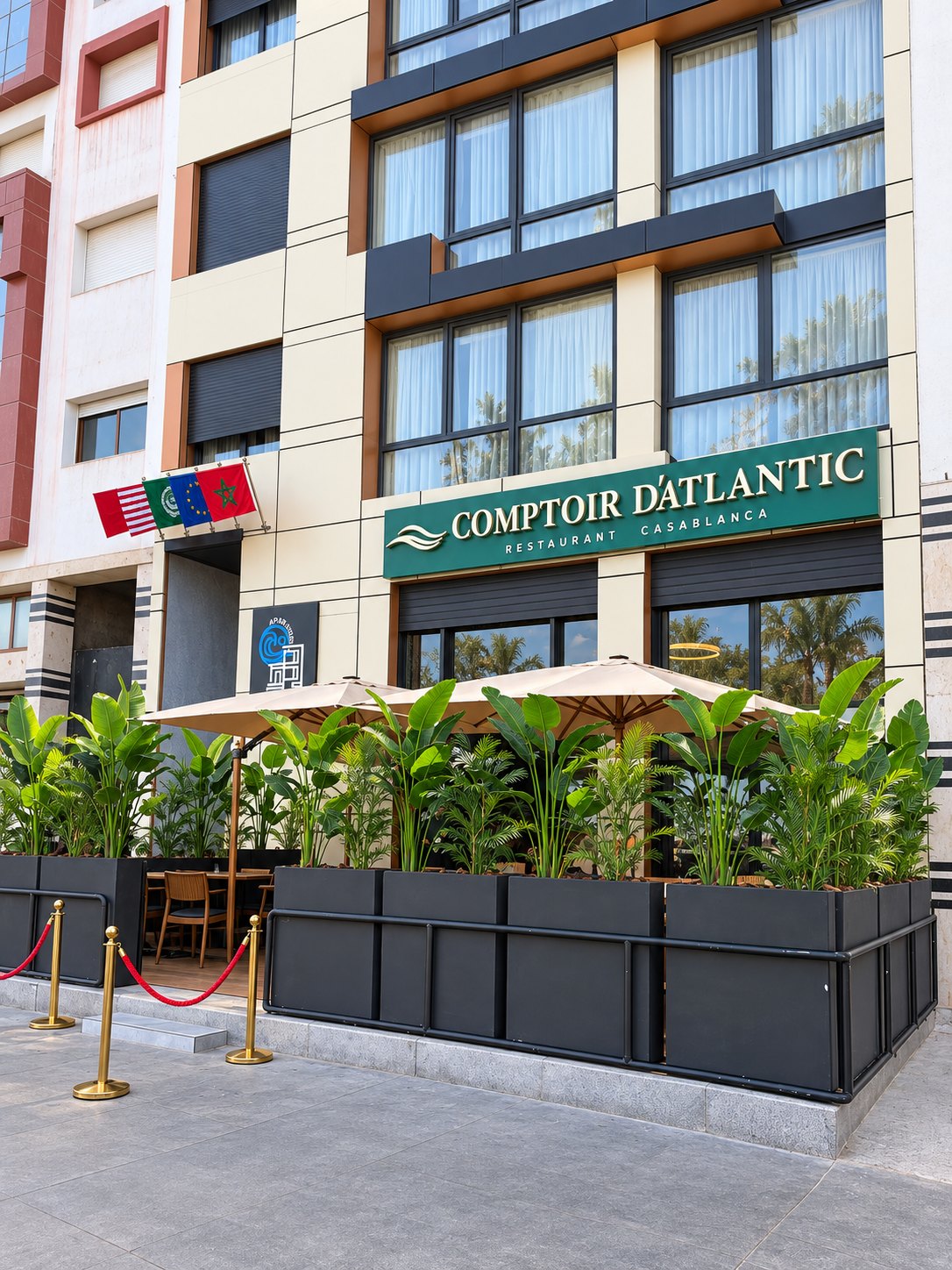 La devanture du Comptoir d'Atlantic et son enseigne verte